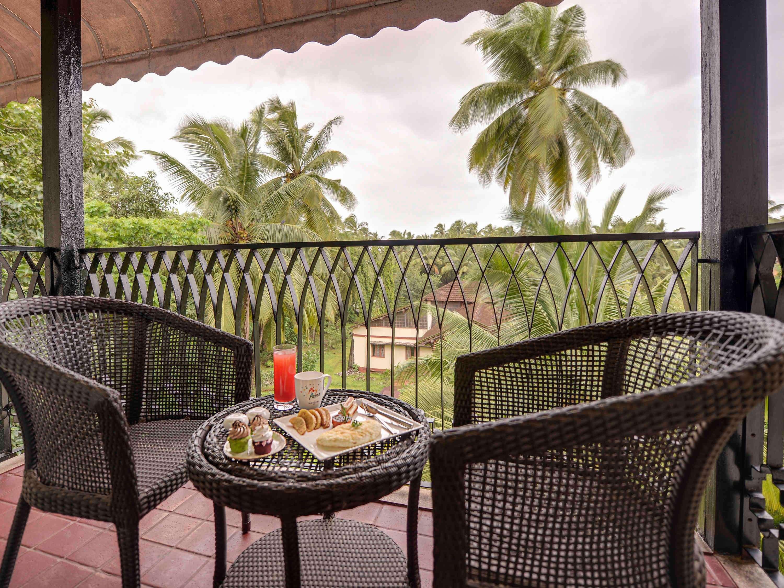 Novotel Goa Resort & Spa Candolim Εξωτερικό φωτογραφία A balcony at the hotel