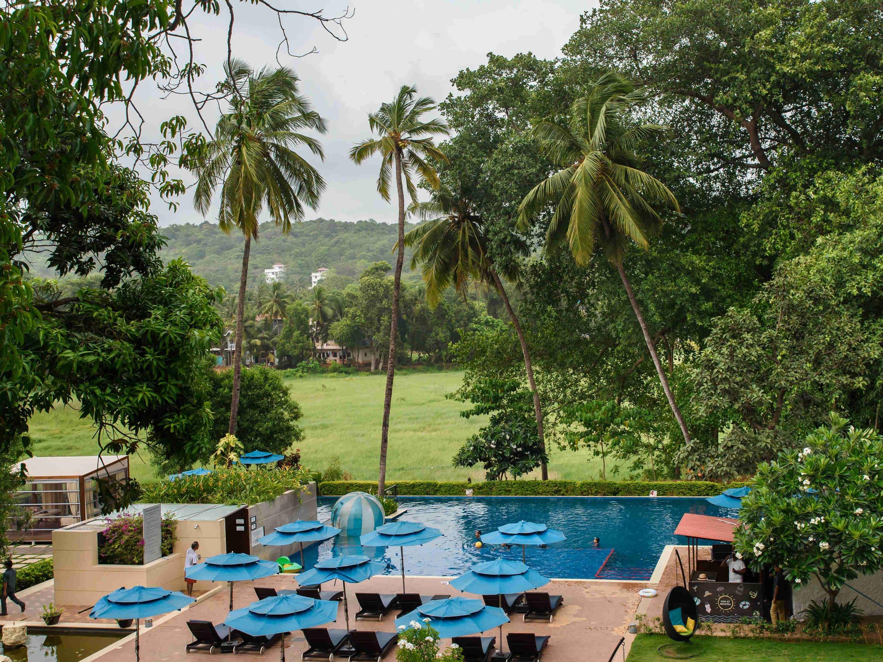 Novotel Goa Resort & Spa Candolim Εξωτερικό φωτογραφία The pool at the Taj Bengal