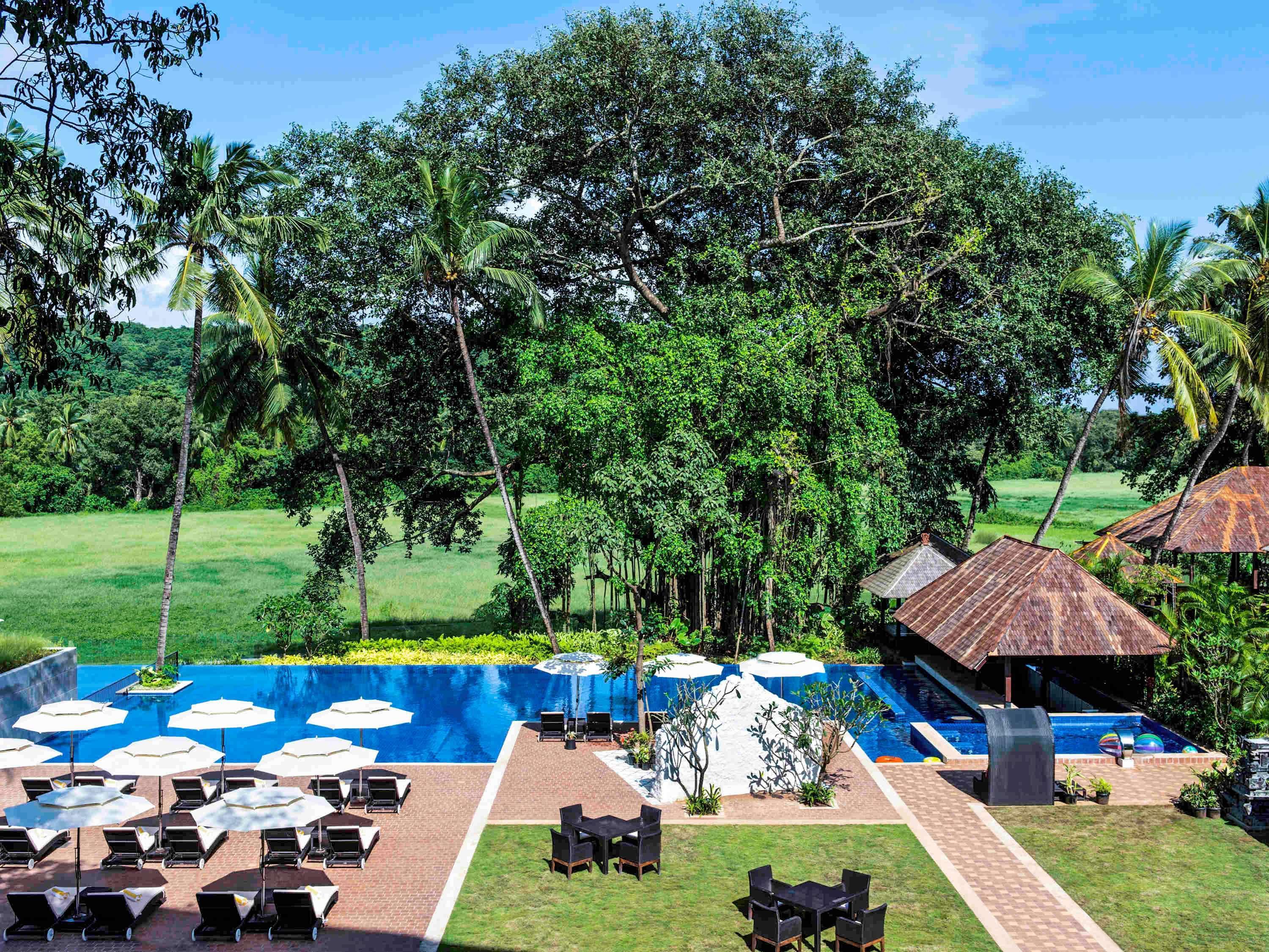 Novotel Goa Resort & Spa Candolim Εξωτερικό φωτογραφία The pool at the Royal Golf and Country Club