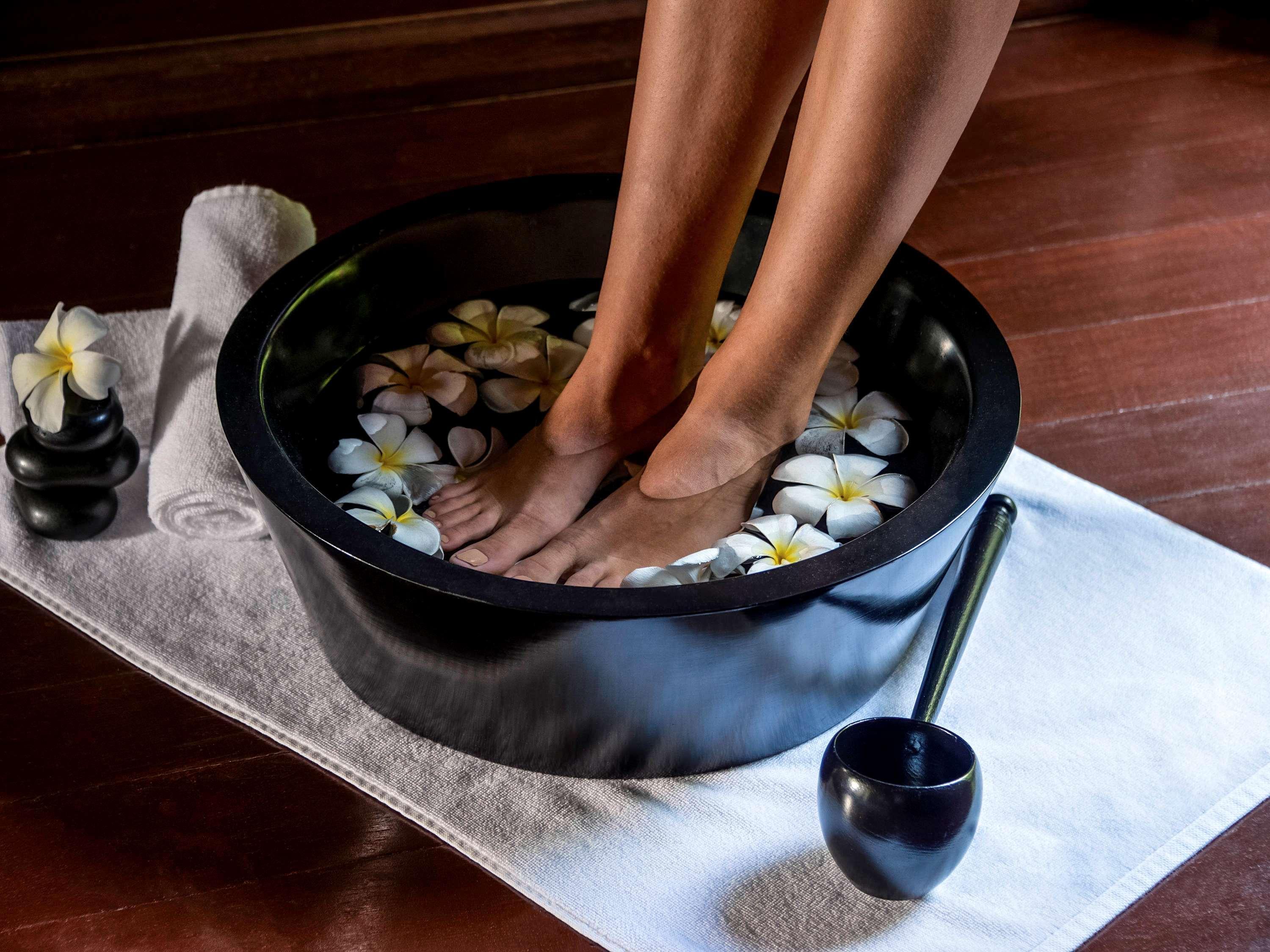 Novotel Goa Resort & Spa Candolim Εξωτερικό φωτογραφία A foot bath